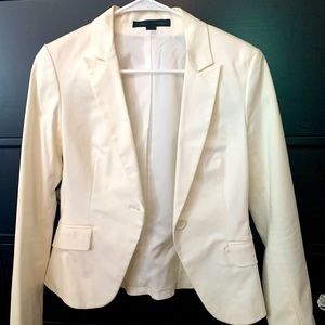 White fitted blazer